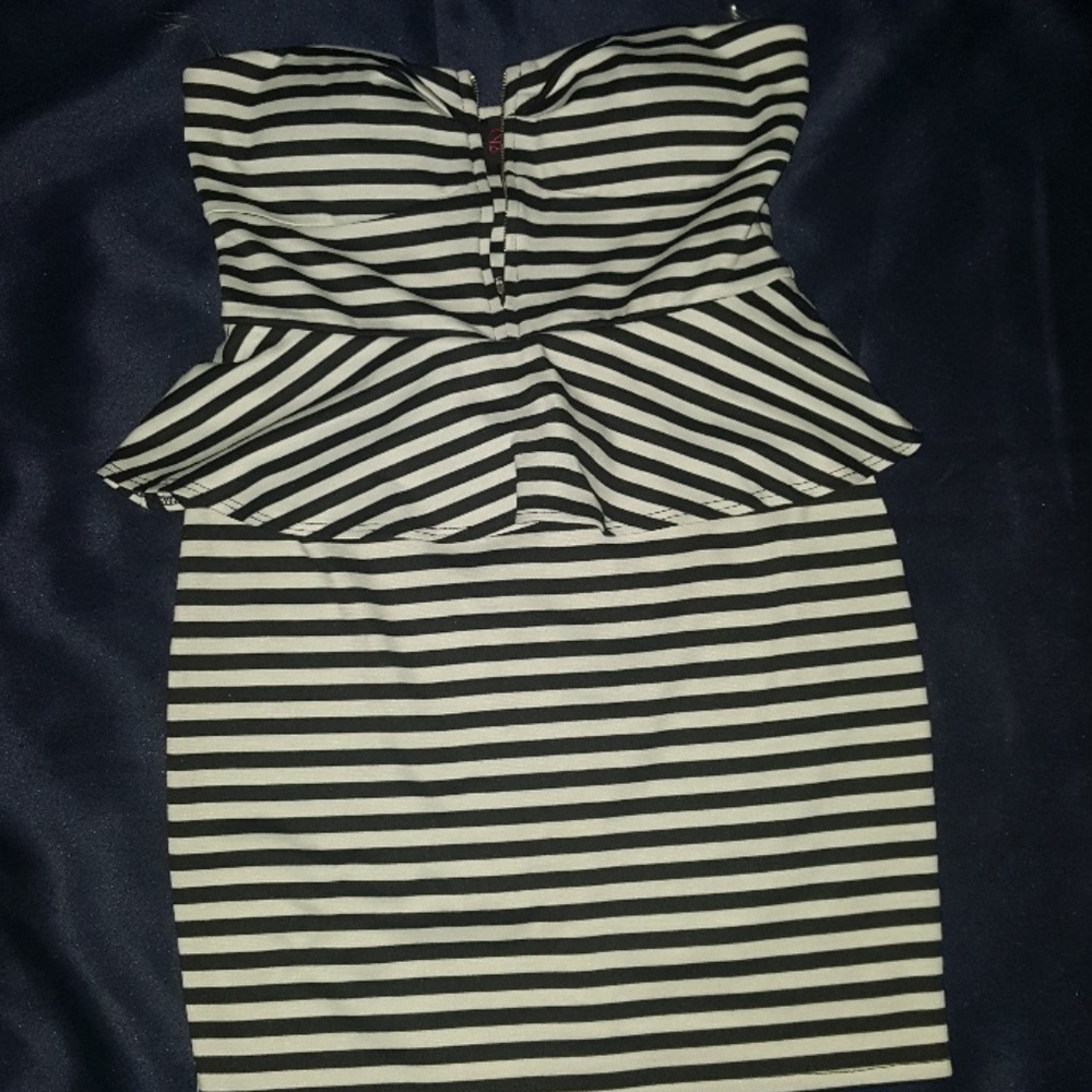 SIZE MEDIUM 2B BEBE STRAPLESS BLACK AND WHITE